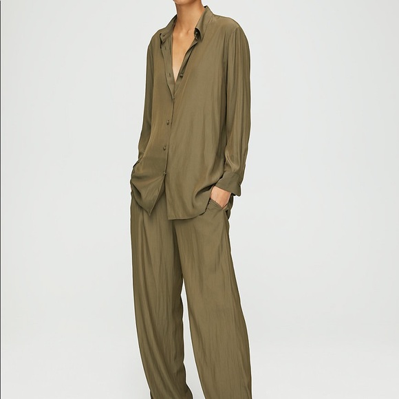 ARITZIA BABATON BUTTON UP ( WRINKLY look) - Picture 2 of 10